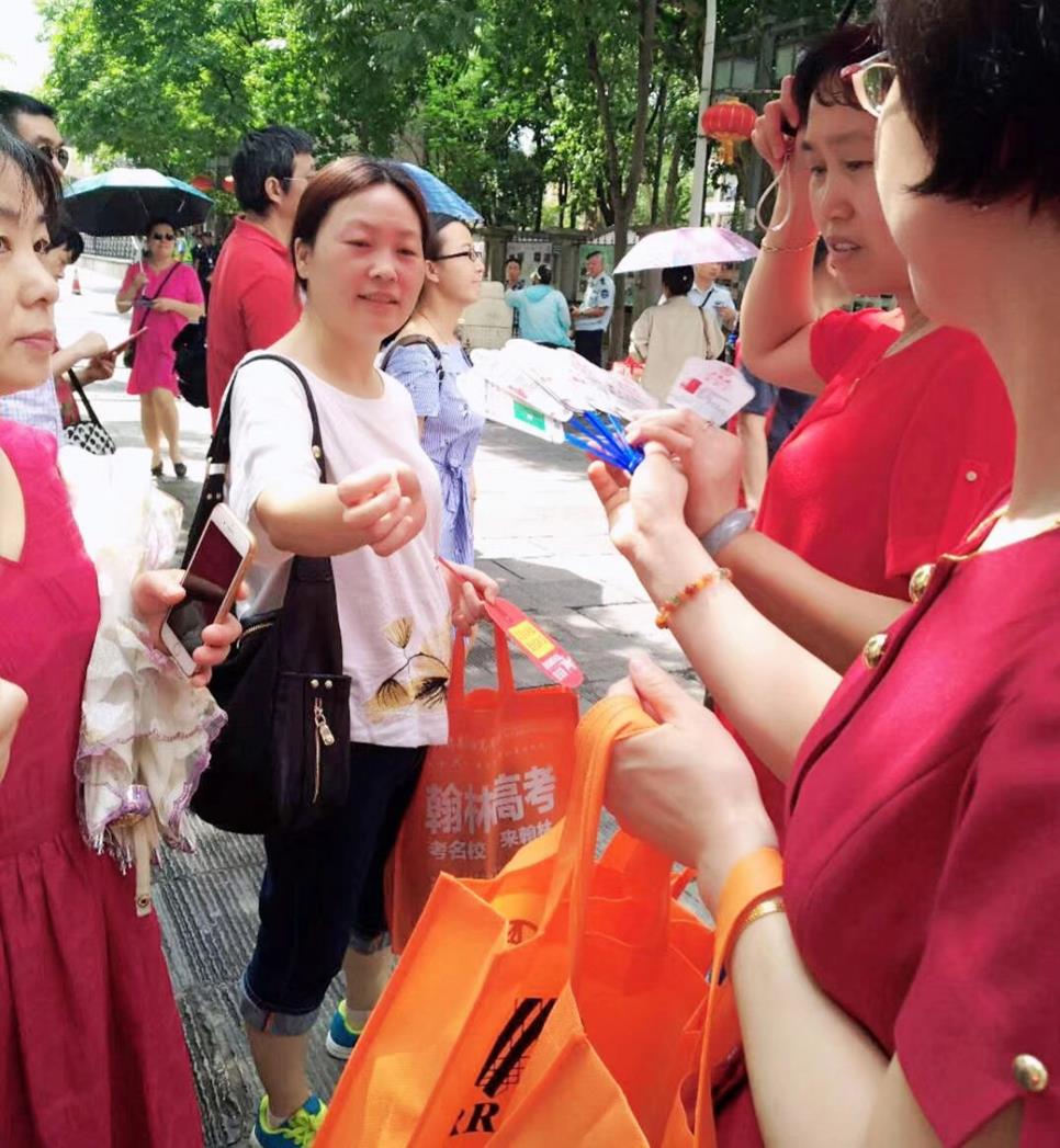 AF1D5221E027D957D3907D5DC4A63C94